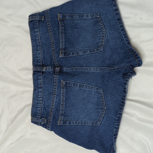 Forever 21 High Waist Button Up Fly Dark Wash Jean Shorts Size 28 - Picture 5 of 8